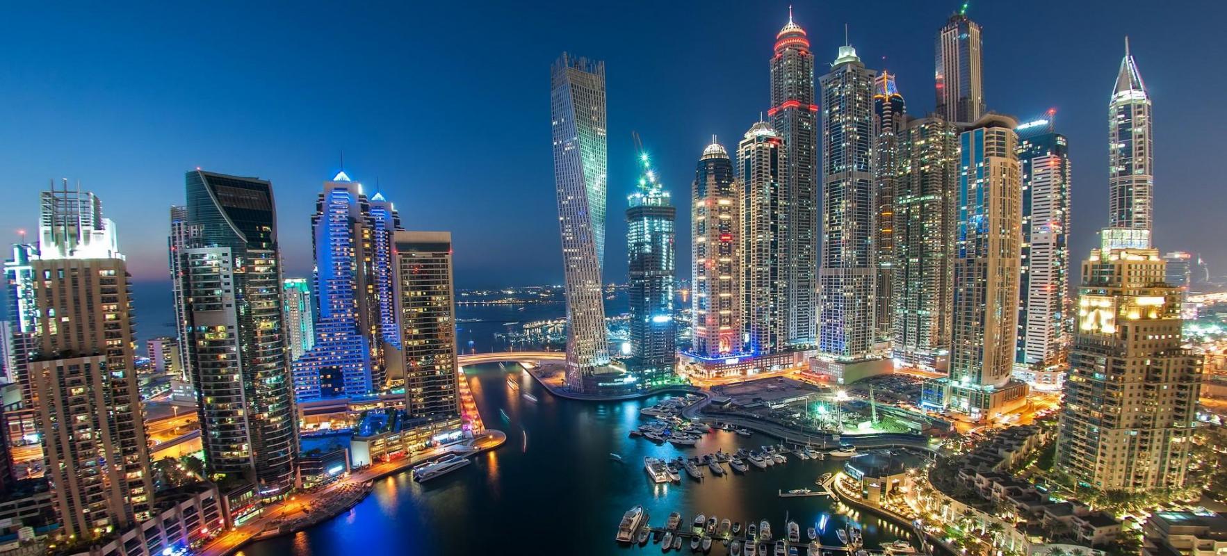 Emirats arabes unis dubai skyline et marina by night 002